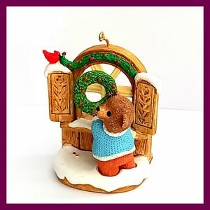 Hallmark Keepsake Ornament 1996 Tender Touches Bear‎ Decorating Wreath Christmas